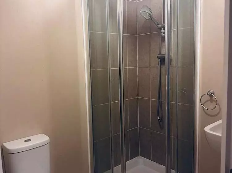 Residenssi Stunning 3 Bed Home At The Heart Of Wolverhampton