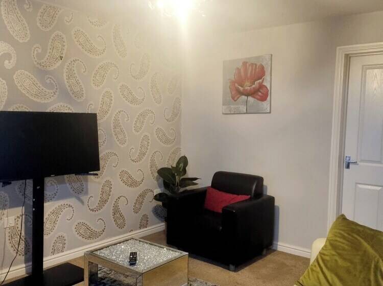 Rezydencja Stunning 3 Bed Home At The Heart Of Wolverhampton