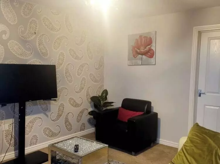 Residenssi Stunning 3 Bed Home At The Heart Of Wolverhampton