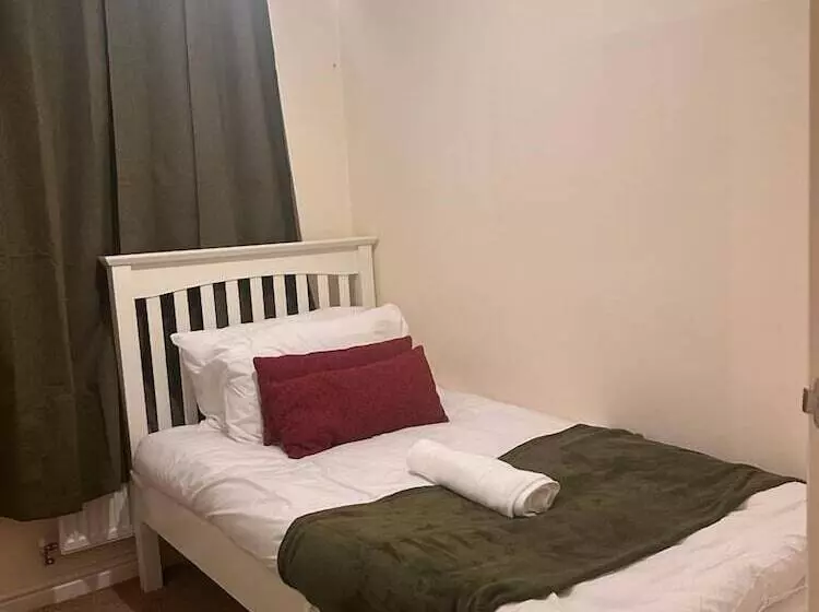 Residenssi Stunning 3 Bed Home At The Heart Of Wolverhampton