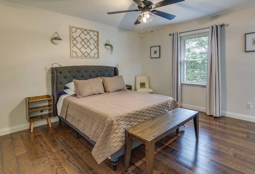 Single Story Webb City Home W/ Deck & Gas Grill!