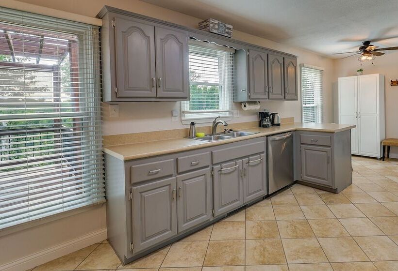 Single Story Webb City Home W/ Deck & Gas Grill!