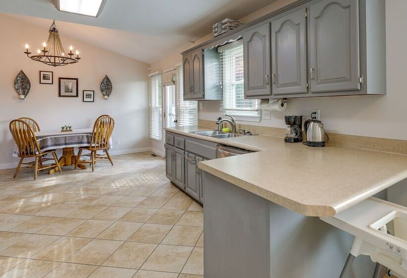 Single Story Webb City Home W/ Deck & Gas Grill!