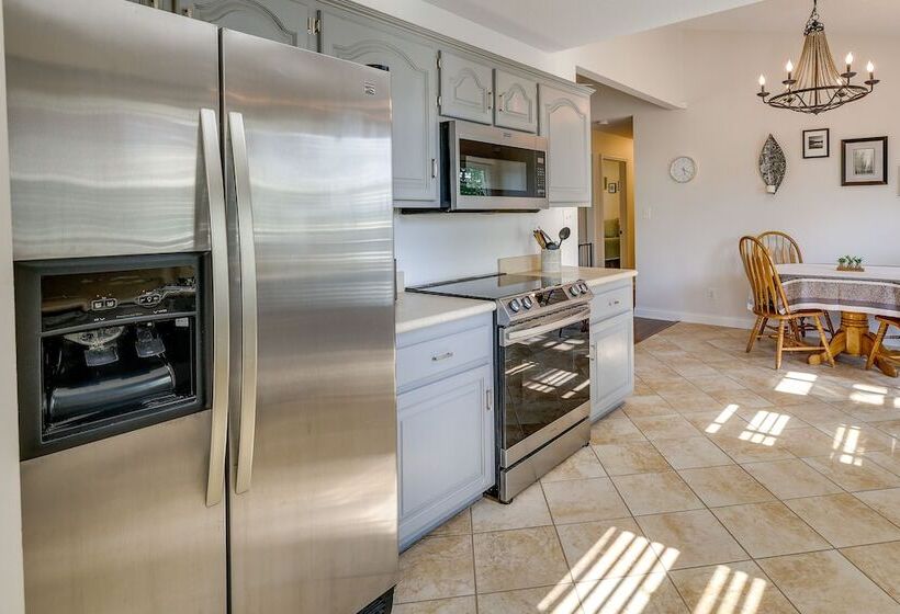 Single Story Webb City Home W/ Deck & Gas Grill!