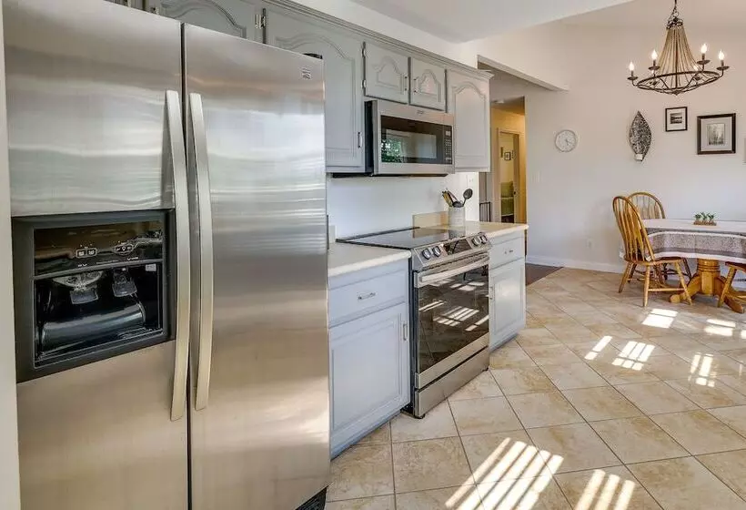 Single Story Webb City Home W/ Deck & Gas Grill!