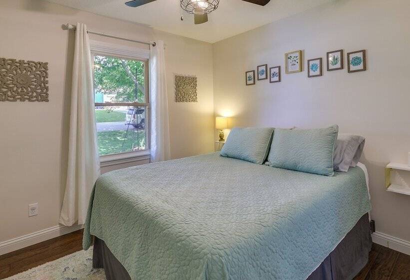 Single Story Webb City Home W/ Deck & Gas Grill!