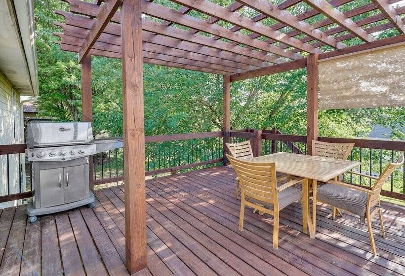 Single Story Webb City Home W/ Deck & Gas Grill!
