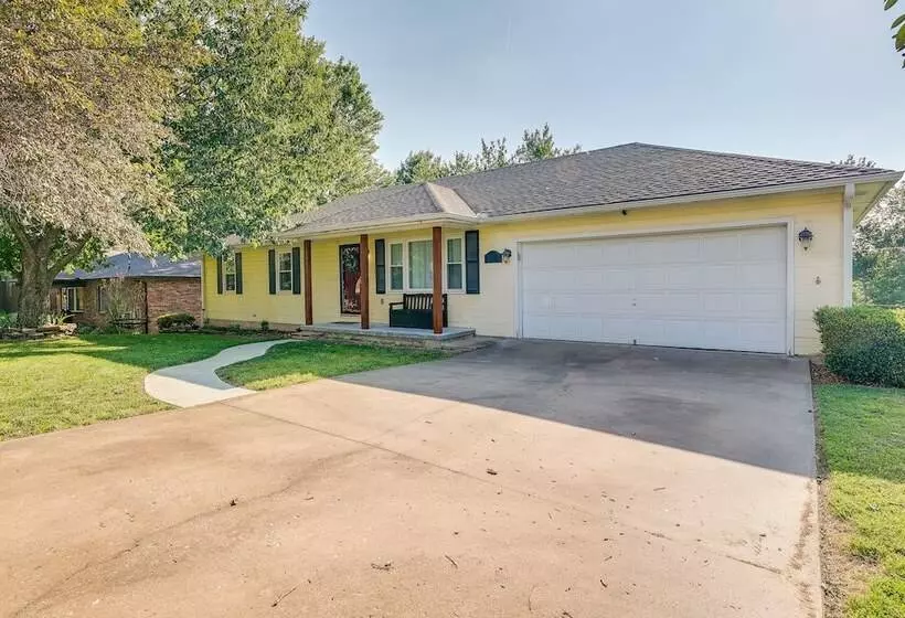 Single Story Webb City Home W/ Deck & Gas Grill!