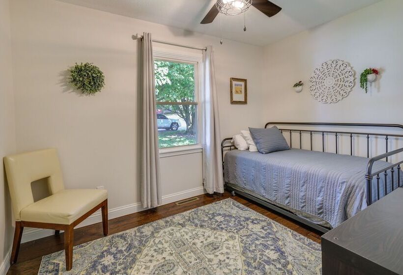 Single Story Webb City Home W/ Deck & Gas Grill!