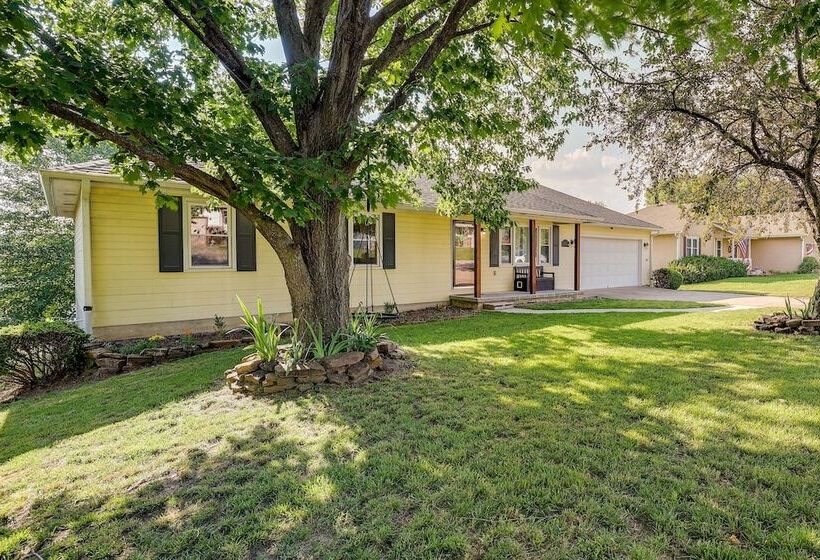 Single Story Webb City Home W/ Deck & Gas Grill!