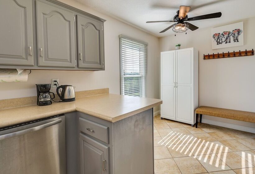 Single Story Webb City Home W/ Deck & Gas Grill!