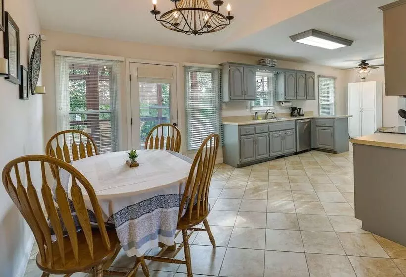 Single Story Webb City Home W/ Deck & Gas Grill!
