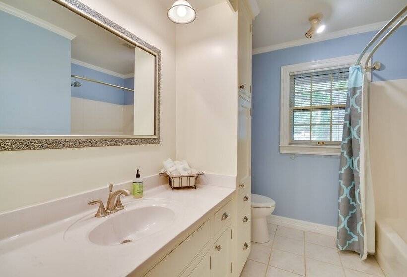 Spacious Amarillo Home With Shared Fire Pit!