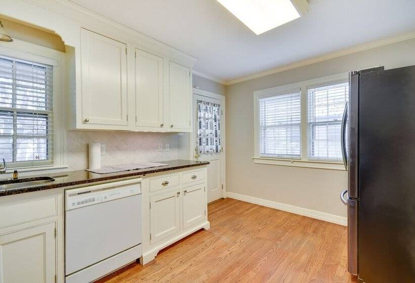 Spacious Amarillo Home With Shared Fire Pit!