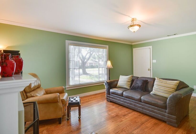 Spacious Amarillo Home With Shared Fire Pit!