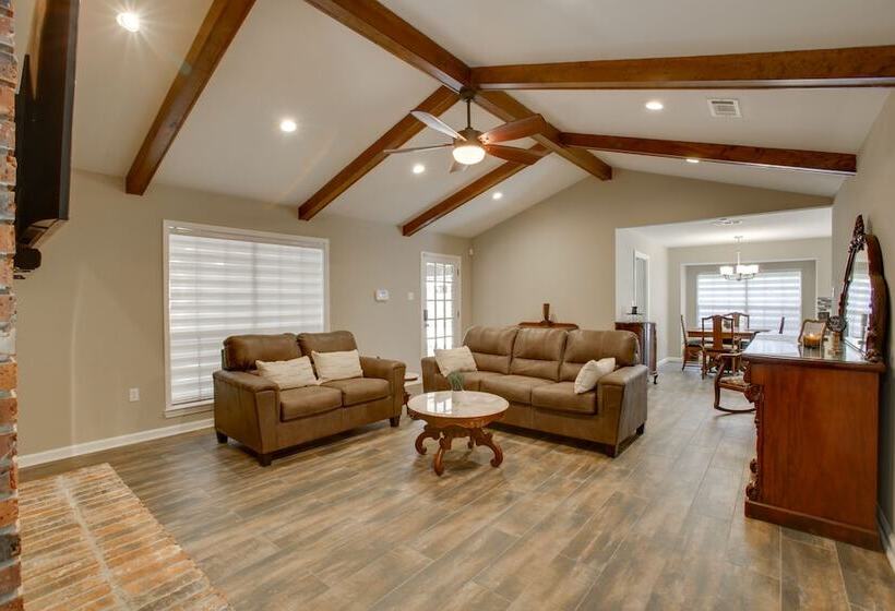 Spacious Baton Rouge Home Rental: 12 Mi To Lsu!