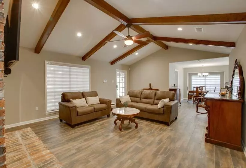 Spacious Baton Rouge Home Rental: 12 Mi To Lsu!