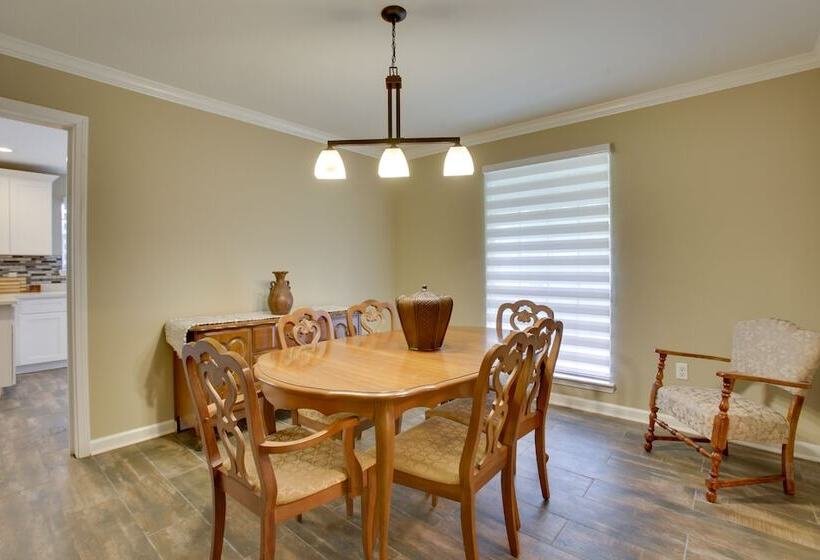 Spacious Baton Rouge Home Rental: 12 Mi To Lsu!