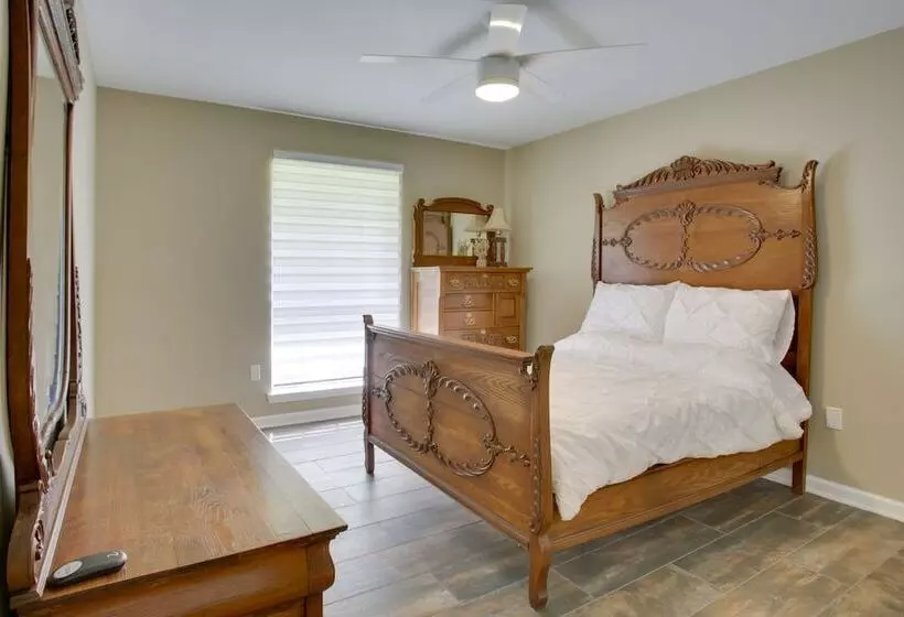 Spacious Baton Rouge Home Rental: 12 Mi To Lsu!