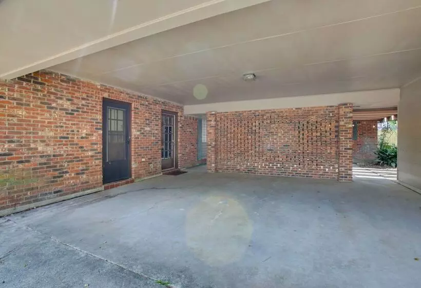 Spacious Baton Rouge Home Rental: 12 Mi To Lsu!