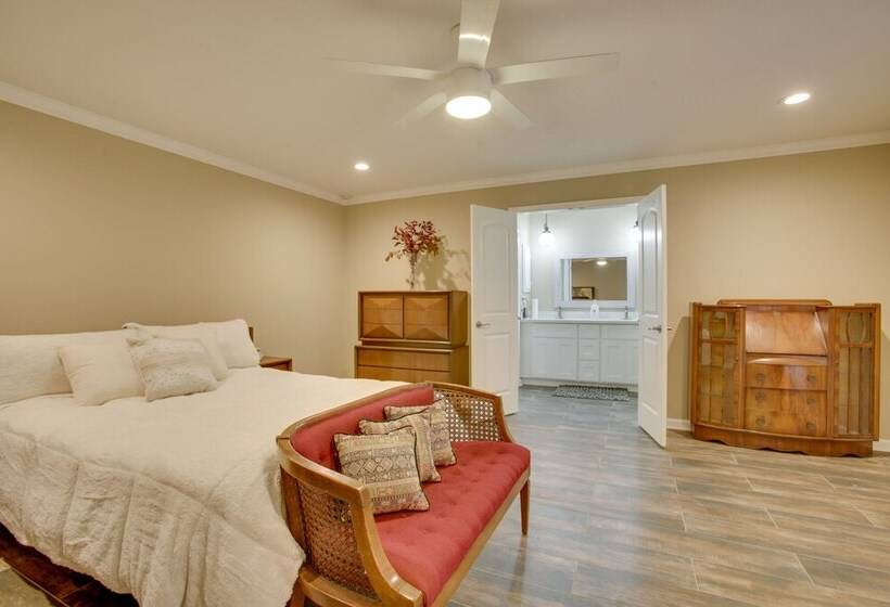 Spacious Baton Rouge Home Rental: 12 Mi To Lsu!