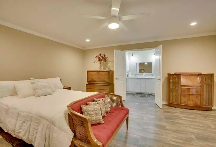 Spacious Baton Rouge Home Rental: 12 Mi To Lsu!