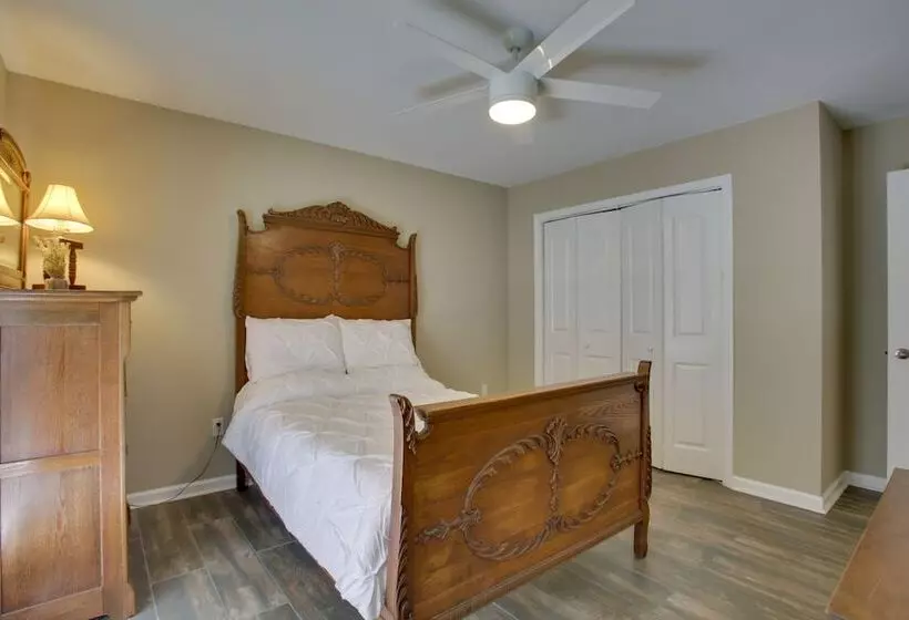 Spacious Baton Rouge Home Rental: 12 Mi To Lsu!