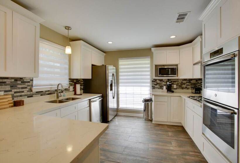 Spacious Baton Rouge Home Rental: 12 Mi To Lsu!