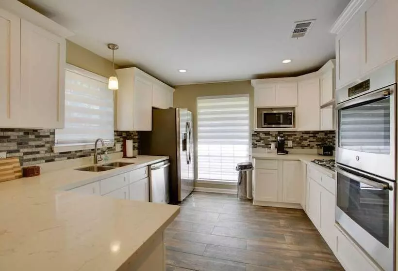 Spacious Baton Rouge Home Rental: 12 Mi To Lsu!