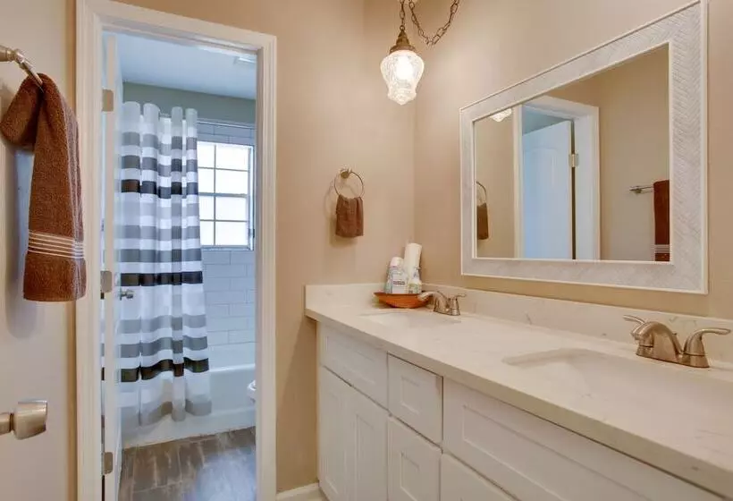 Spacious Baton Rouge Home Rental: 12 Mi To Lsu!