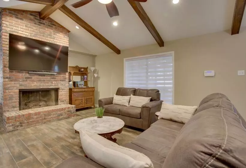 Spacious Baton Rouge Home Rental: 12 Mi To Lsu!