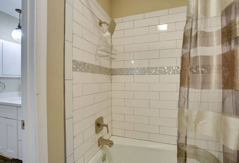 Spacious Baton Rouge Home Rental: 12 Mi To Lsu!