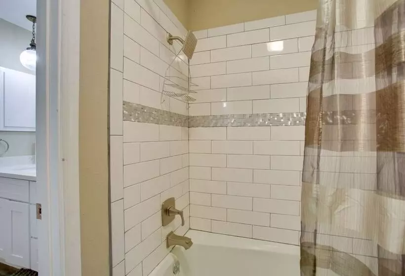 Spacious Baton Rouge Home Rental: 12 Mi To Lsu!