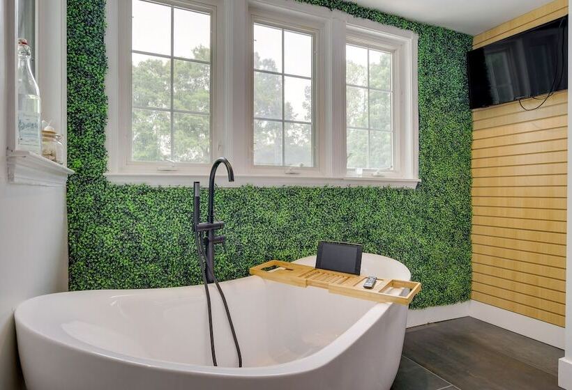 Spacious Durham Home W/ Fire Pit & Hot Tub!