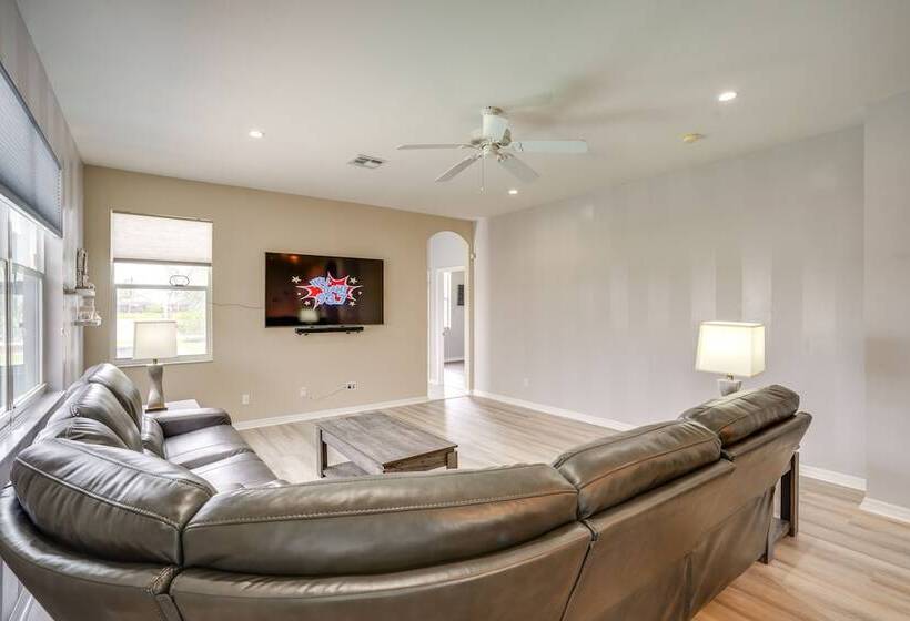 Sunny Fort Myers Home W/ Heated Pool!