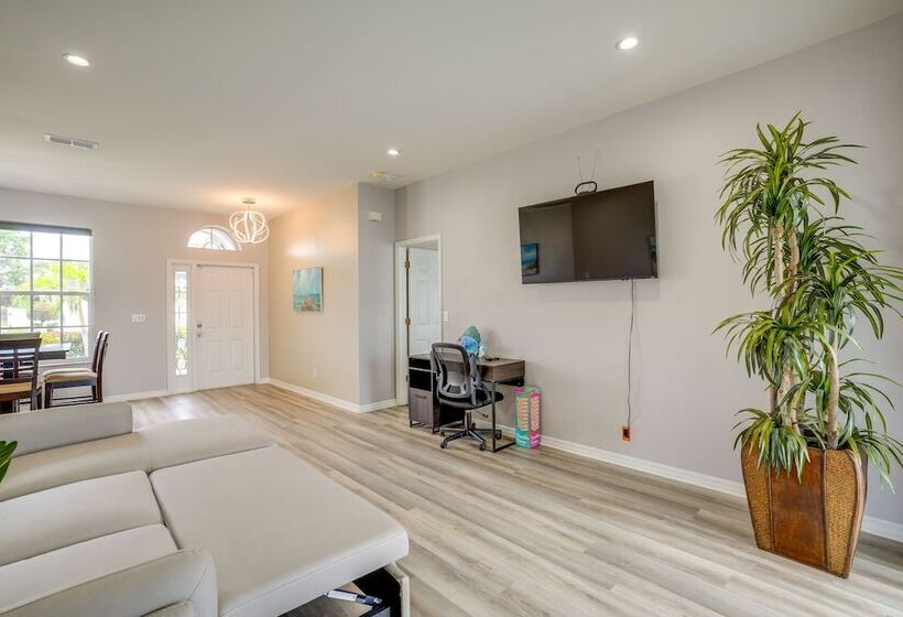 Sunny Fort Myers Home W/ Heated Pool!