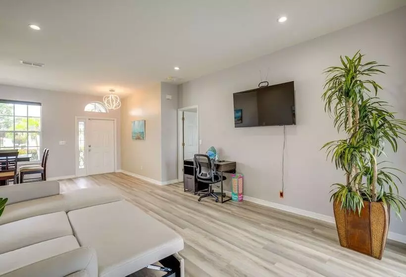 Sunny Fort Myers Home W/ Heated Pool!