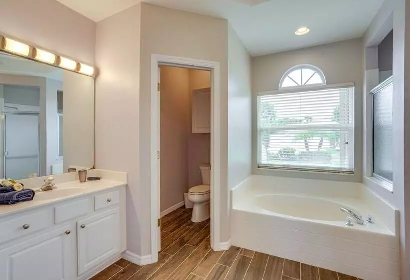 Sunny Fort Myers Home W/ Heated Pool!