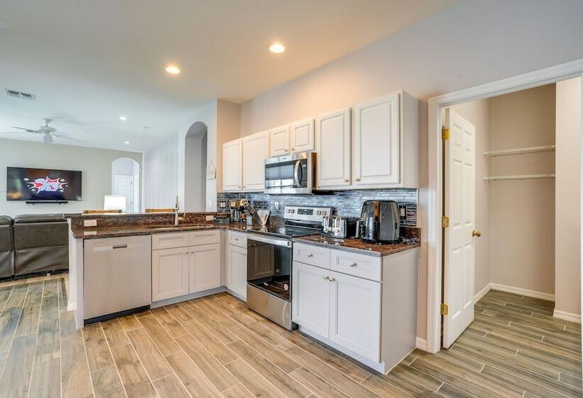 Sunny Fort Myers Home W/ Heated Pool!