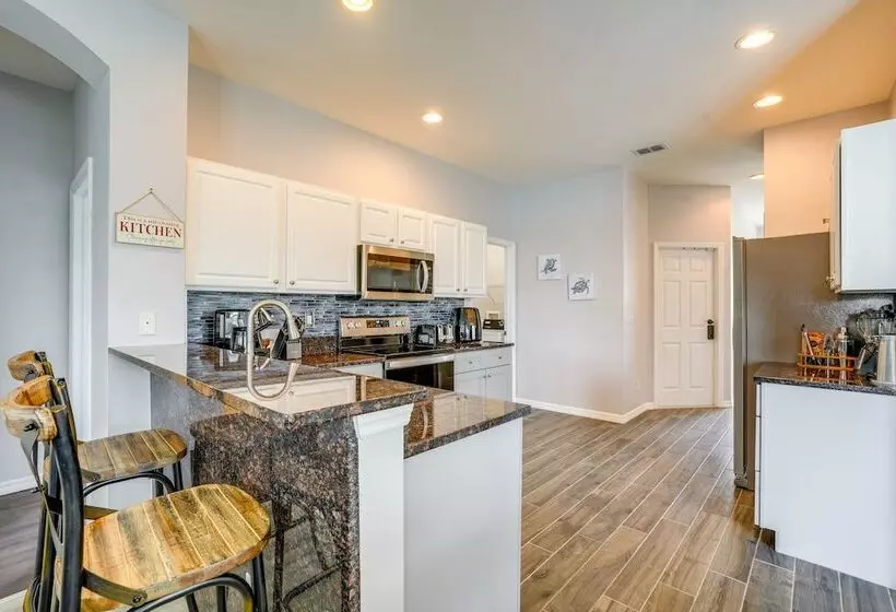 Sunny Fort Myers Home W/ Heated Pool!