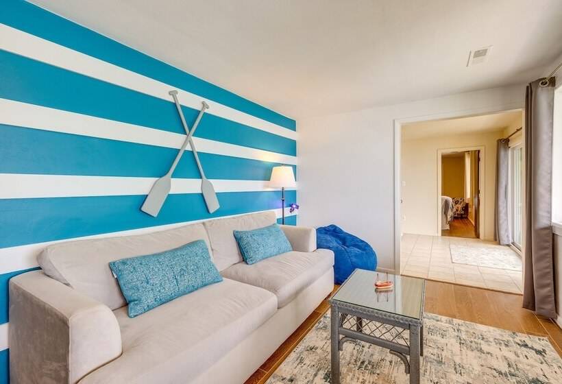 Waterfront Smith Mountain Lake Home W/ Dock!