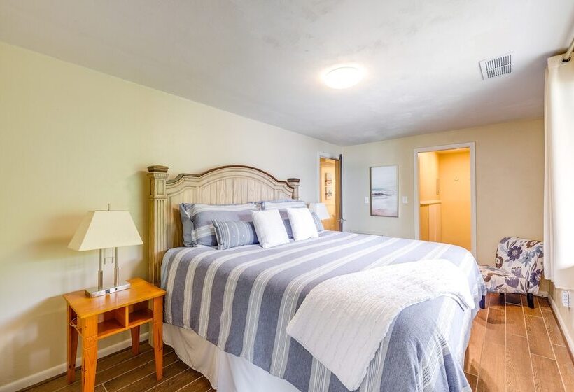 Waterfront Smith Mountain Lake Home W/ Dock!