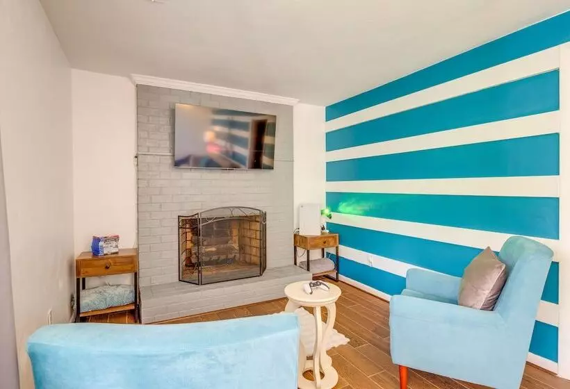 Waterfront Smith Mountain Lake Home W/ Dock!