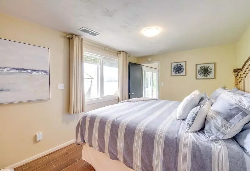 Waterfront Smith Mountain Lake Home W/ Dock!