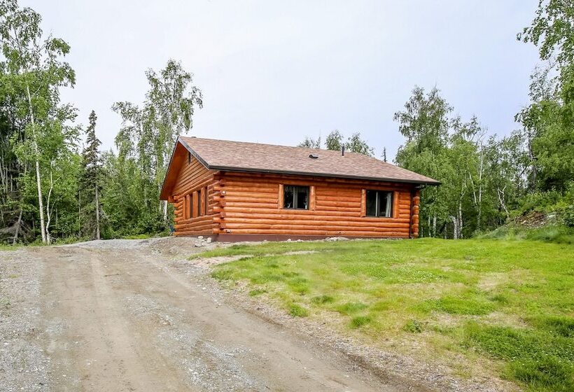 Welcoming Wasilla Cabin W/ Patio!
