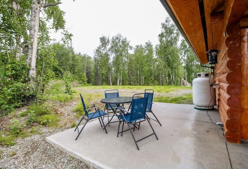 Welcoming Wasilla Cabin W/ Patio!