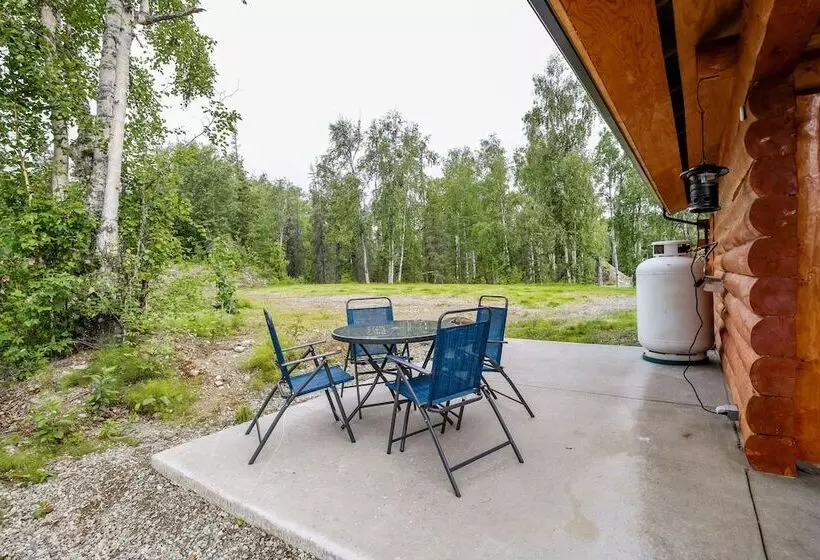 Welcoming Wasilla Cabin W/ Patio!