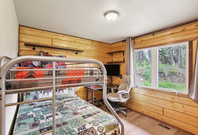 Welcoming Wasilla Cabin W/ Patio!