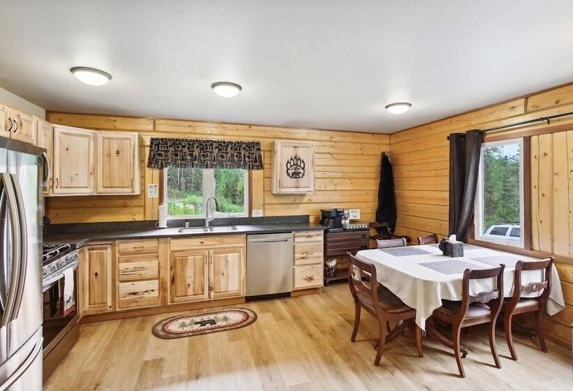 Welcoming Wasilla Cabin W/ Patio!