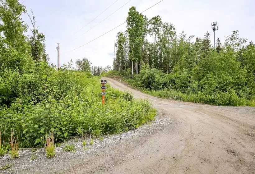 Welcoming Wasilla Cabin W/ Patio!